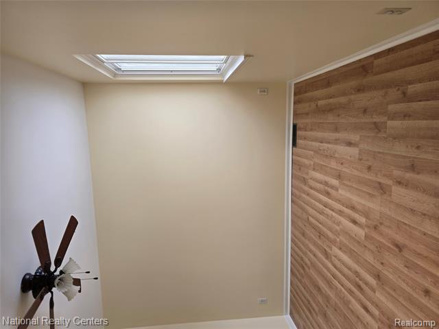 Builiding view thirty five for 2727 Riverside, Waterford, MI. 48329