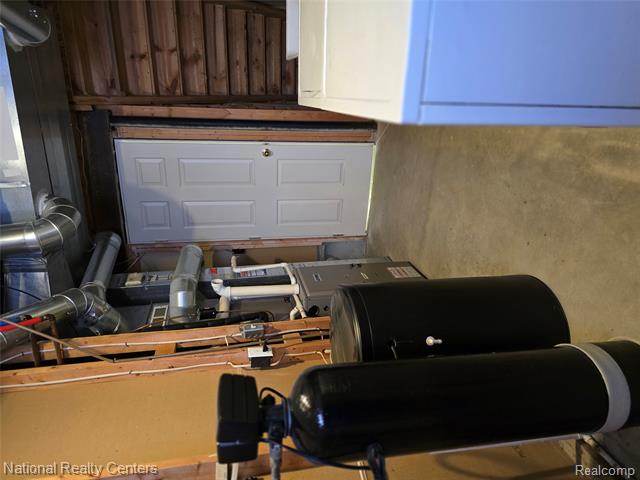 Builiding view thirty seven for 2727 Riverside, Waterford, MI. 48329