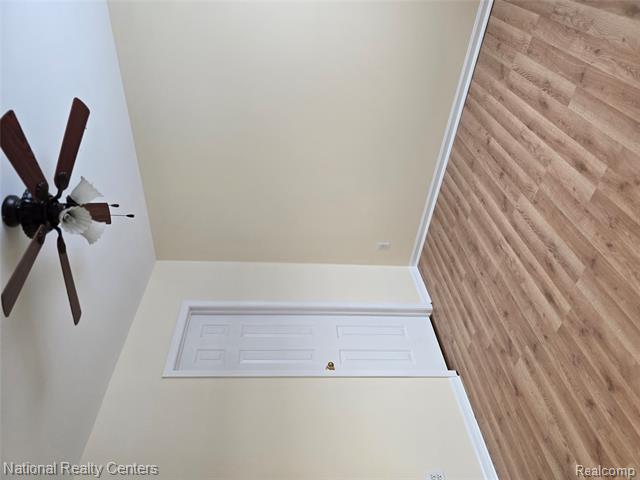 Builiding view thirty for 2727 Riverside, Waterford, MI. 48329