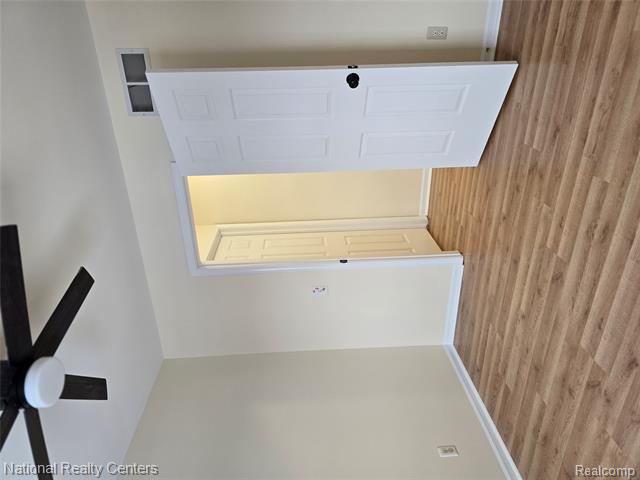 Builiding view twenty nine for 2727 Riverside, Waterford, MI. 48329