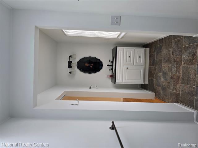 Builiding view twenty six for 2727 Riverside, Waterford, MI. 48329