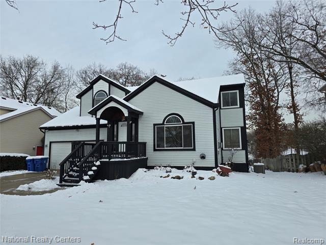 Builiding view two for 2727 Riverside, Waterford, MI. 48329