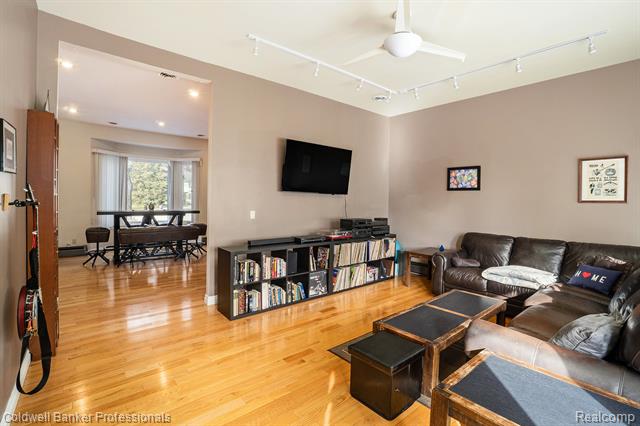 Builiding view eight for 3972 Chevron, Highland, MI. 48356