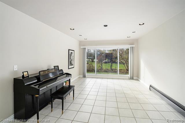 Builiding view nineteen for 3972 Chevron, Highland, MI. 48356