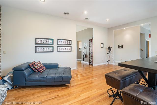 Builiding view six for 3972 Chevron, Highland, MI. 48356