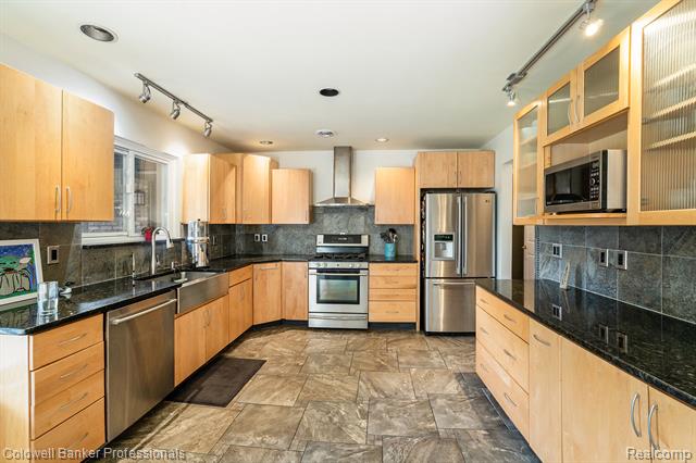 Builiding view ten for 3972 Chevron, Highland, MI. 48356