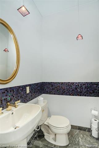 Builiding view twenty three for 3972 Chevron, Highland, MI. 48356