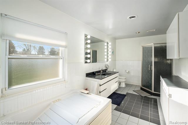 Builiding view twenty two for 3972 Chevron, Highland, MI. 48356