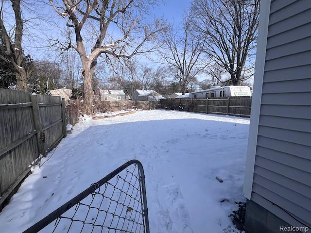 Builiding view one for 33 E Yale, Pontiac, MI. 48340