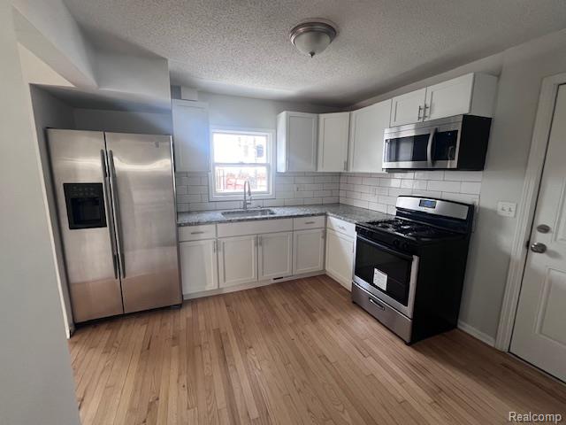 Builiding view six for 33 E Yale, Pontiac, MI. 48340