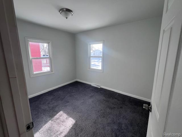 Builiding view ten for 33 E Yale, Pontiac, MI. 48340