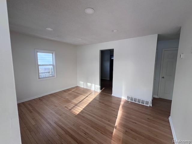 Builiding view two for 33 E Yale, Pontiac, MI. 48340