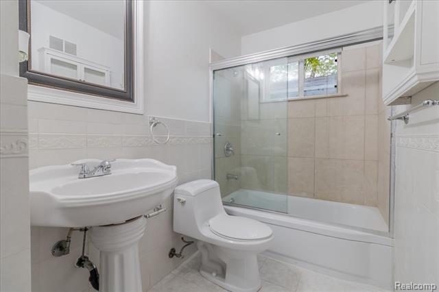 Builiding view eleven for 37 E Brooklyn, Pontiac, MI. 48340