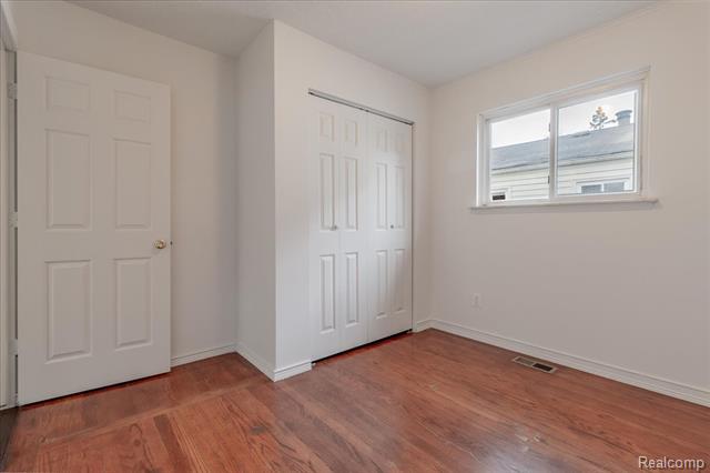 Builiding view ten for 37 E Brooklyn, Pontiac, MI. 48340