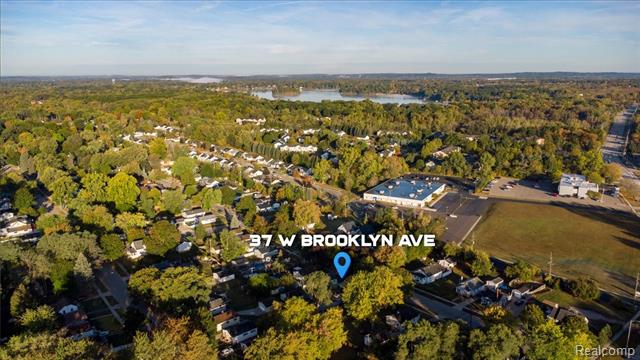 Builiding view thirty for 37 E Brooklyn, Pontiac, MI. 48340