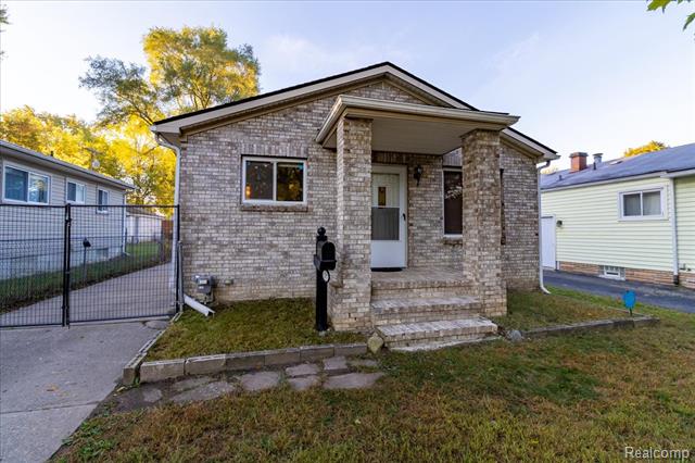 Builiding view twenty six for 37 E Brooklyn, Pontiac, MI. 48340