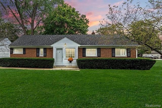 front view for 2990 Lansdowne Rd, Waterford, Mi. 48329