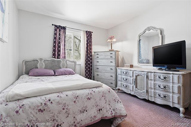 Builiding view fifteen for 4904 Lake Grove, White Lake, MI. 48383