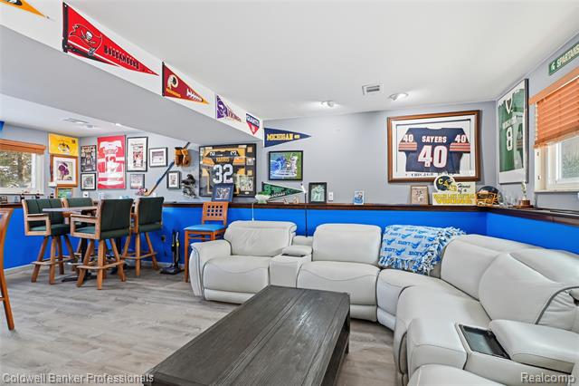 Builiding view seventeen for 4904 Lake Grove, White Lake, MI. 48383