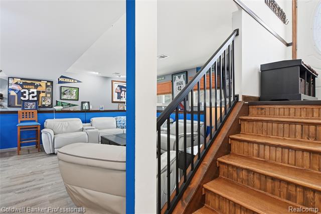 Builiding view sixteen for 4904 Lake Grove, White Lake, MI. 48383