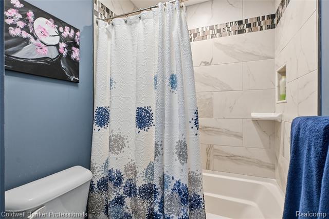 Builiding view twelve for 4904 Lake Grove, White Lake, MI. 48383