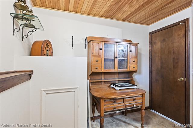 Builiding view twenty five for 4904 Lake Grove, White Lake, MI. 48383