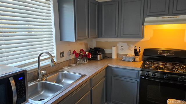 Builiding view five for 1554 Meadow Ridge, Pontiac, MI. 48340