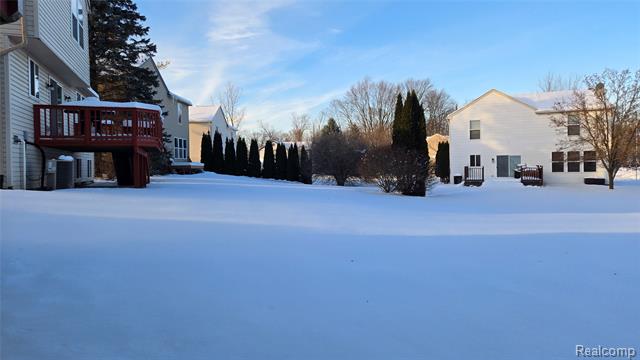 Builiding view twenty one for 1554 Meadow Ridge, Pontiac, MI. 48340