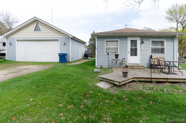 front view for 4694 Lakeborn Dr, White Lake, Mi. 48383