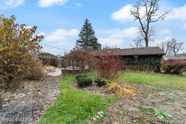 Builiding view twenty eight for 2510 Sunhill, Waterford, MI. 48329