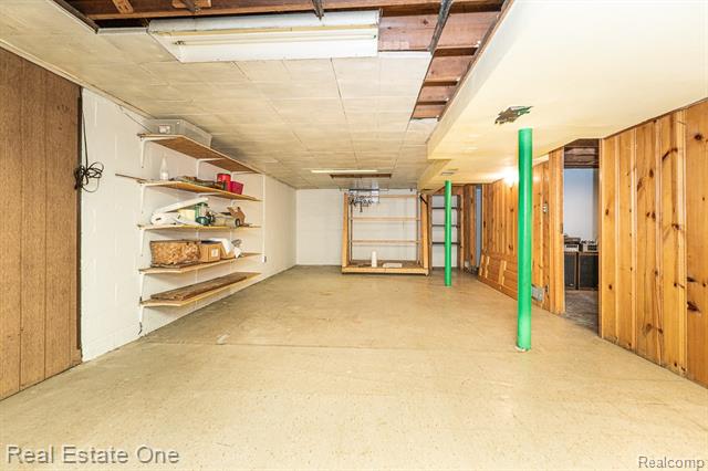 Builiding view twenty four for 2510 Sunhill, Waterford, MI. 48329