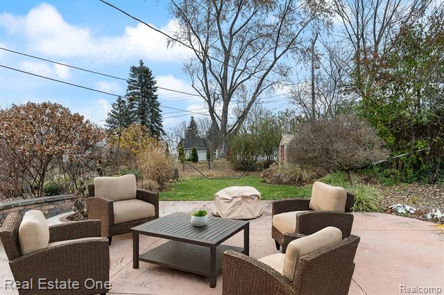 Builiding view twenty seven for 2510 Sunhill, Waterford, MI. 48329