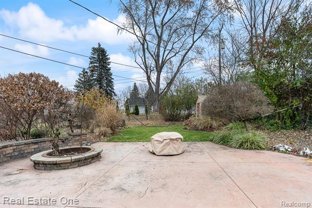 Builiding view twenty six for 2510 Sunhill, Waterford, MI. 48329