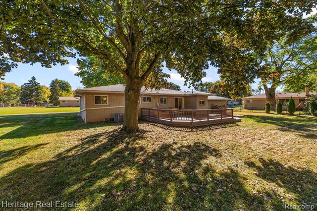 Builiding view one for 2831 Silverstone, Waterford, MI. 48329