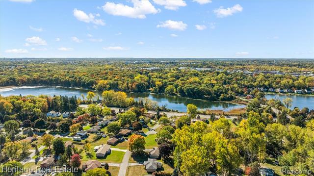 Builiding view sixteen for 2831 Silverstone, Waterford, MI. 48329