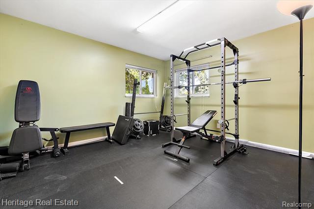 Builiding view thirteen for 2831 Silverstone, Waterford, MI. 48329