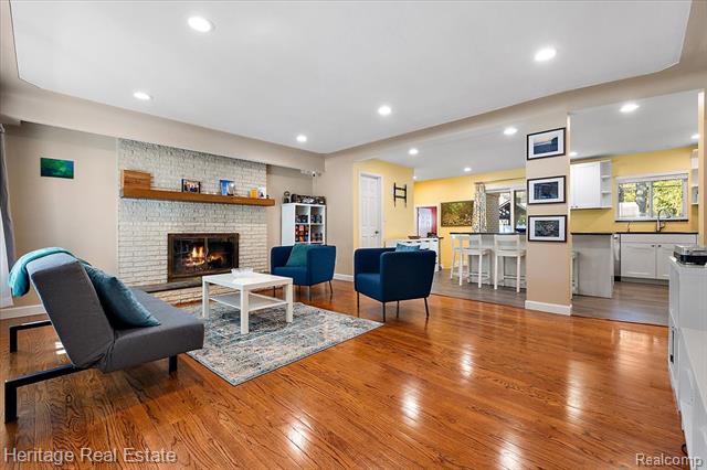 Builiding view three for 2831 Silverstone, Waterford, MI. 48329