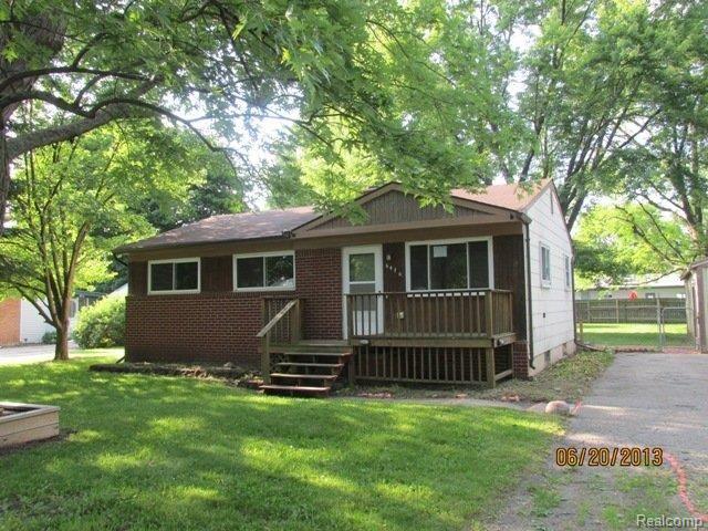 front view for 6470 Adamson Dr, Waterford, Mi. 48329