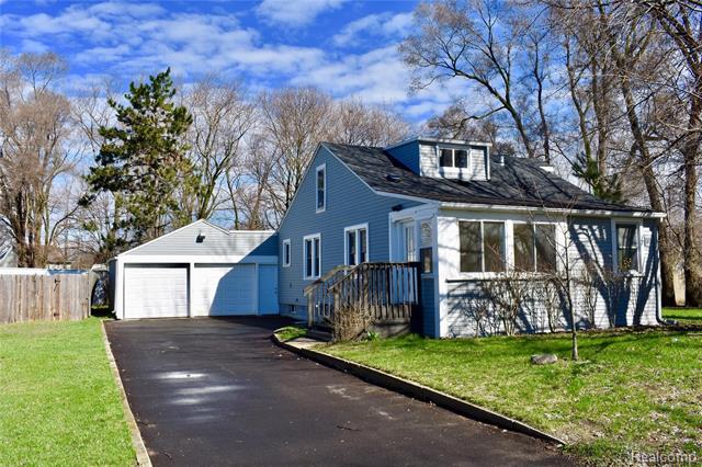 front view for 4414 Monroe Ave, Waterford, Mi. 48329