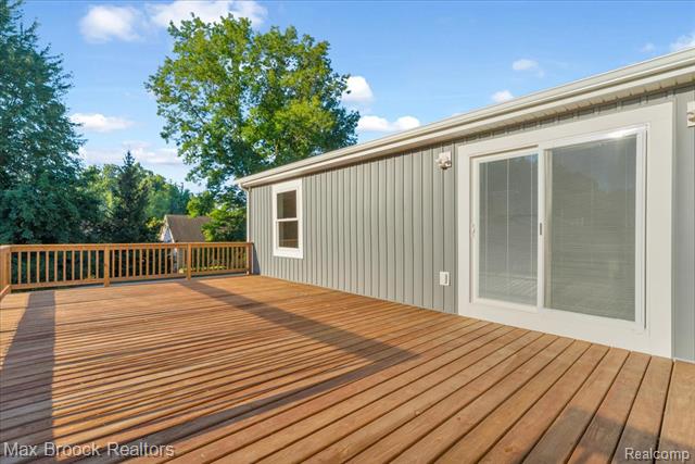 Builiding view forty two for 1654 Giddings, Pontiac, MI. 48340