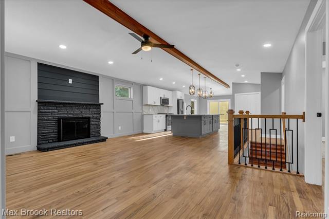 Builiding view four for 1654 Giddings, Pontiac, MI. 48340