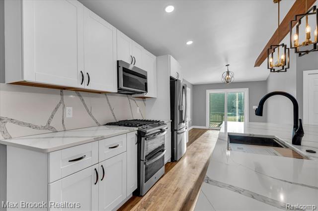 Builiding view fourteen for 1654 Giddings, Pontiac, MI. 48340