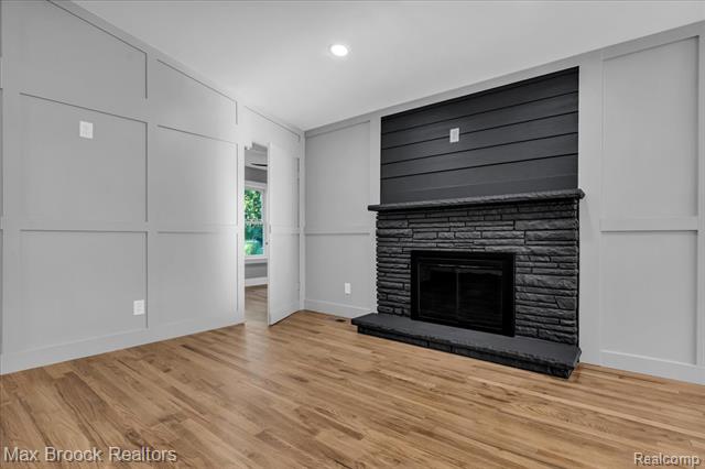 Builiding view seven for 1654 Giddings, Pontiac, MI. 48340