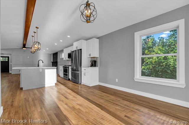 Builiding view sixteen for 1654 Giddings, Pontiac, MI. 48340