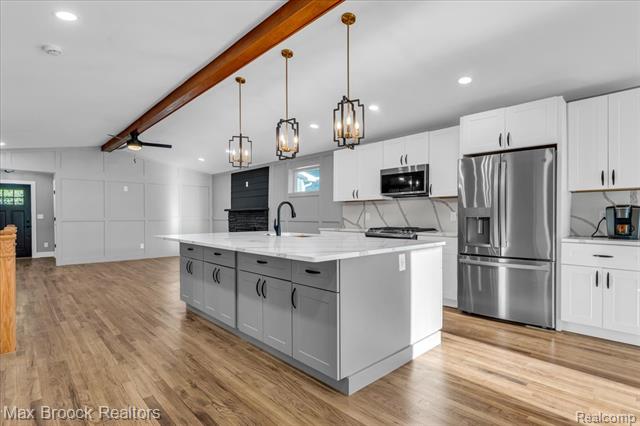 Builiding view ten for 1654 Giddings, Pontiac, MI. 48340