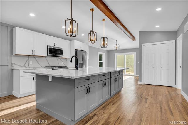 Builiding view thirteen for 1654 Giddings, Pontiac, MI. 48340