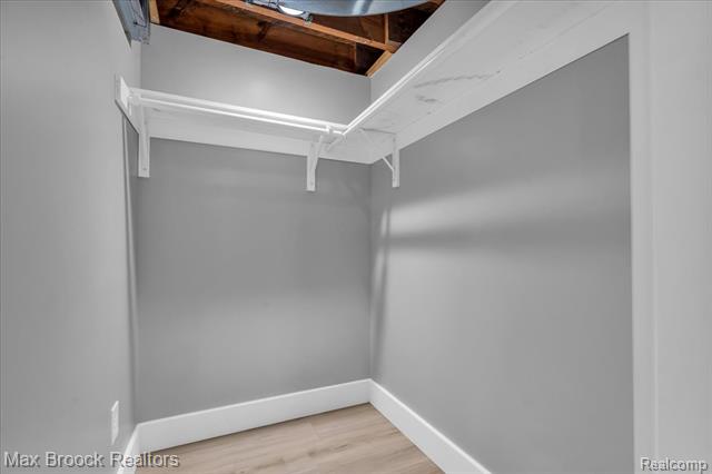 Builiding view thirty eight for 1654 Giddings, Pontiac, MI. 48340