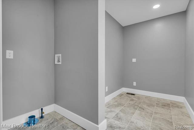 Builiding view thirty five for 1654 Giddings, Pontiac, MI. 48340