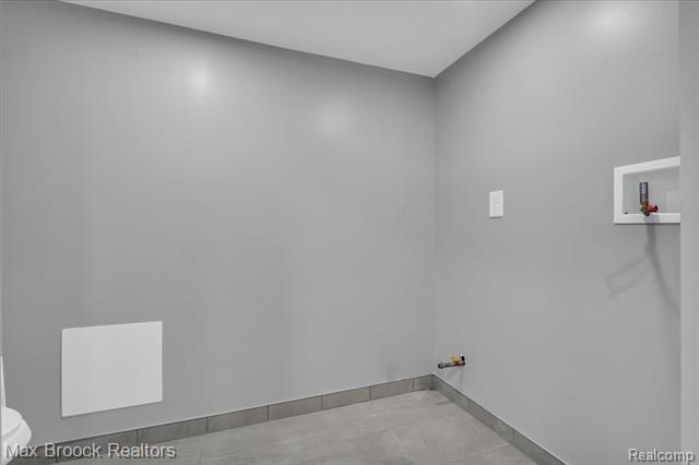 Builiding view thirty four for 1654 Giddings, Pontiac, MI. 48340