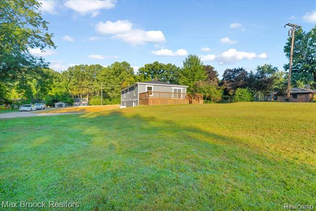 Builiding view thirty nine for 1654 Giddings, Pontiac, MI. 48340